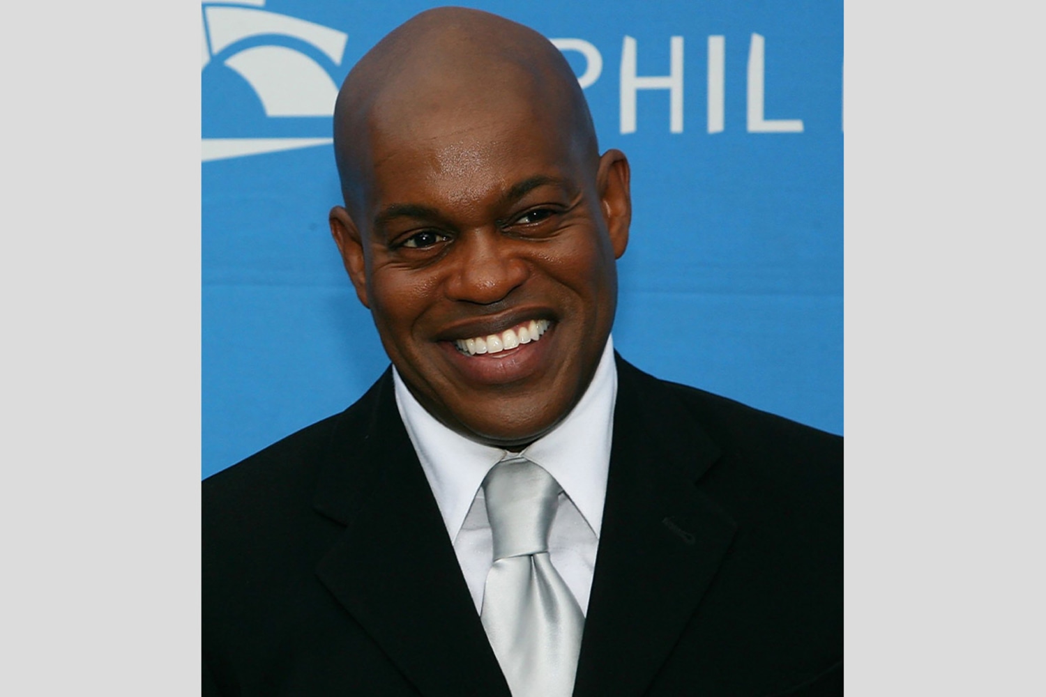 Singer Jubilant Sykes fatally stabbed at his California home, and his son is in custody