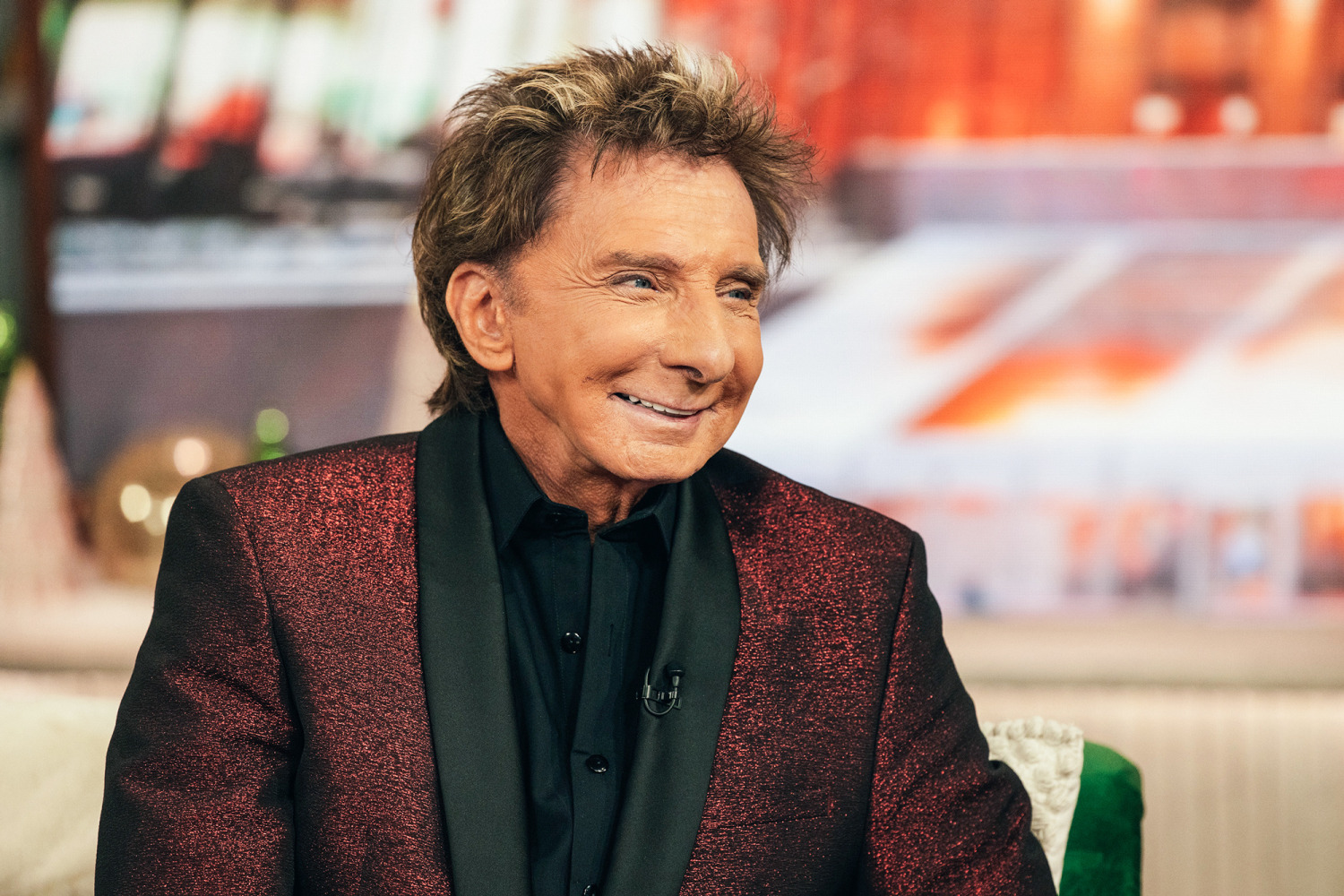 Barry Manilow reveals he has lung cancer and will reschedule shows to  undergo surgery