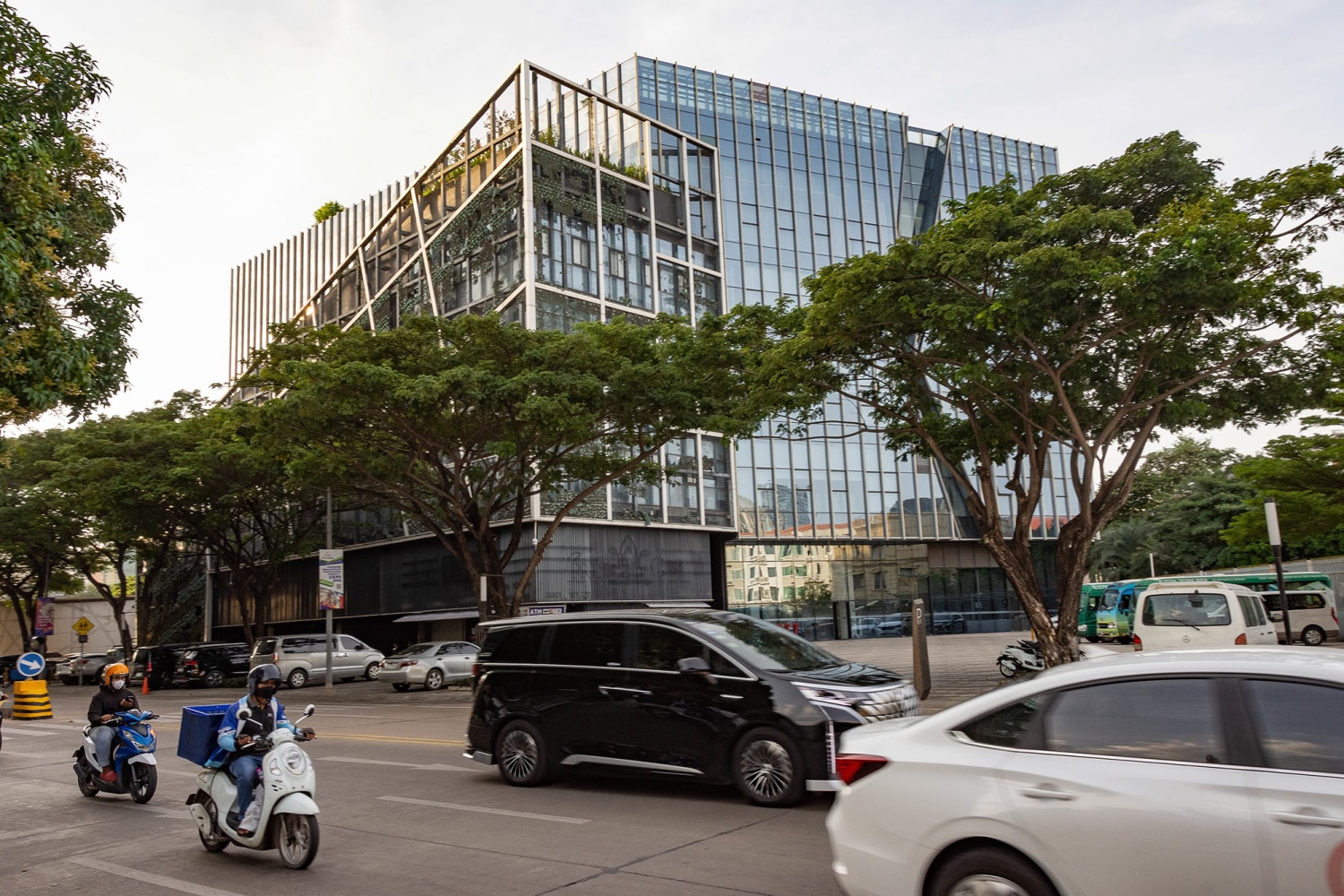 Cambodia extradites alleged scam kingpin Chen Zhi to China