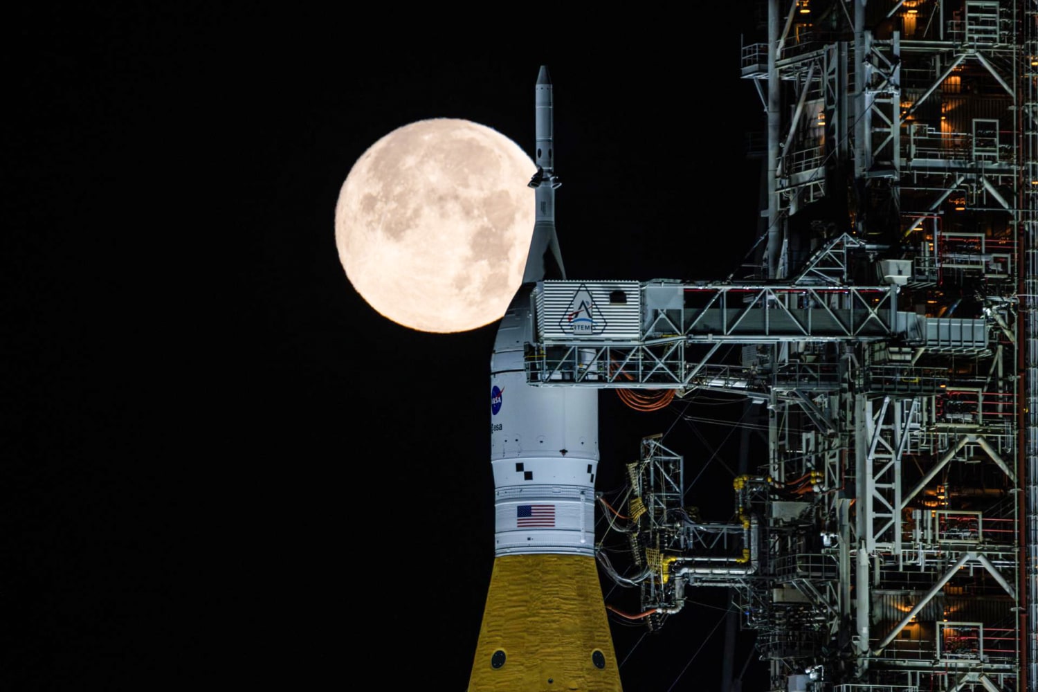 NASA to spend $20 billion to build a base on the moon