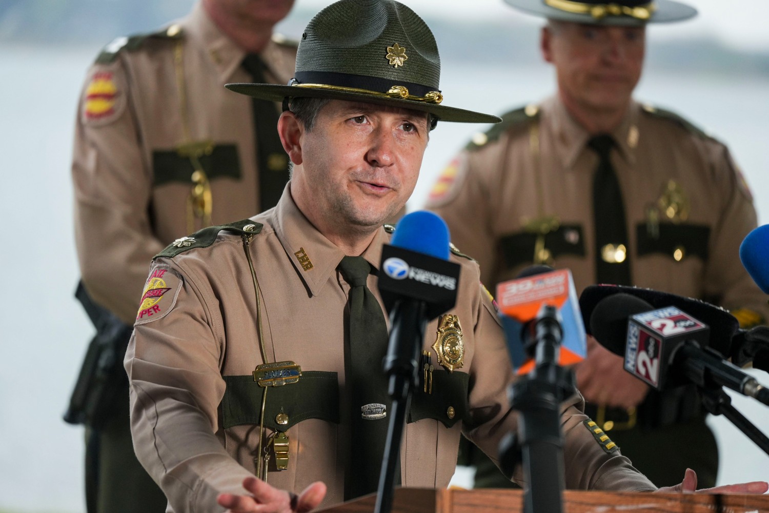 2 students dead after middle school bus crashes in Tennessee