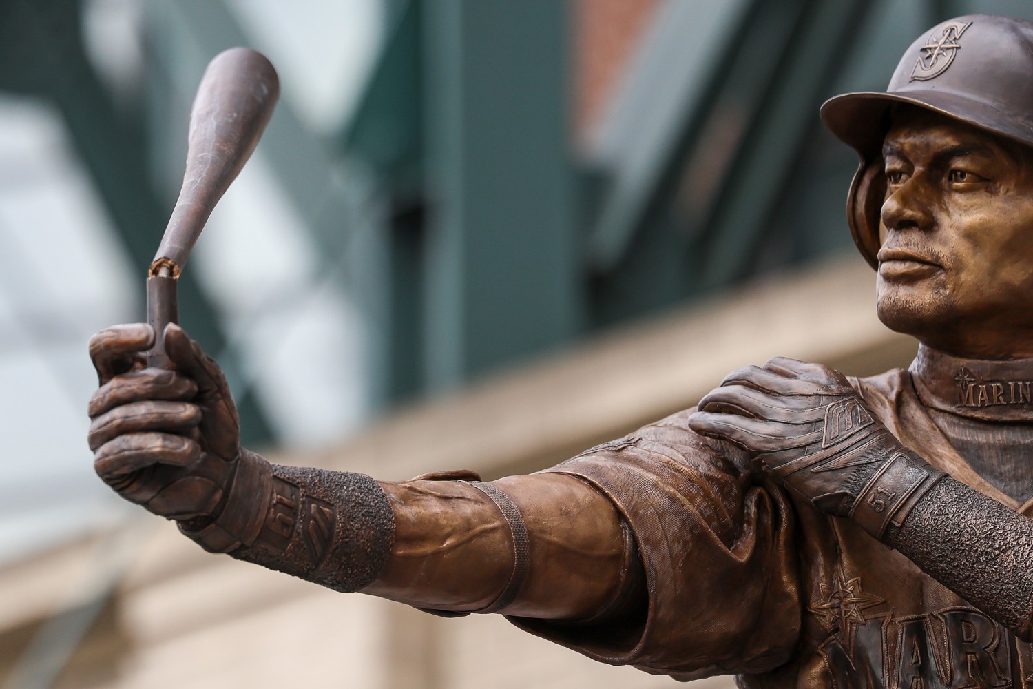Ichiro statue unveiled with broken bat by Seattle Mariners in