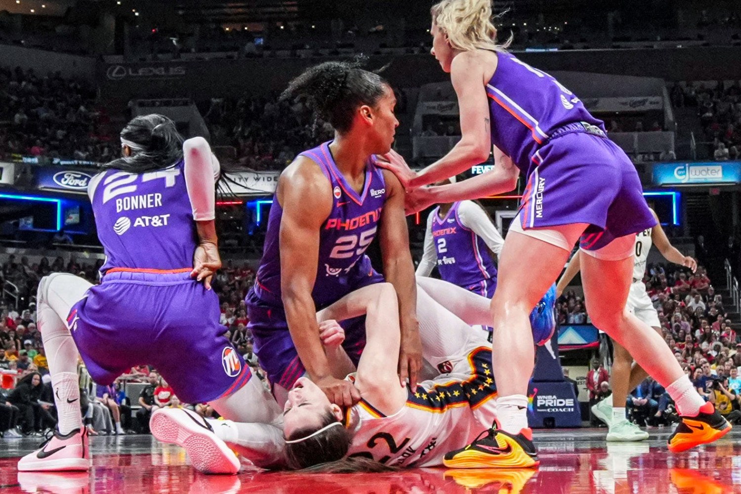 Mercury's Alyssa Thomas suspended for hitting Caitlin Clark in the throat