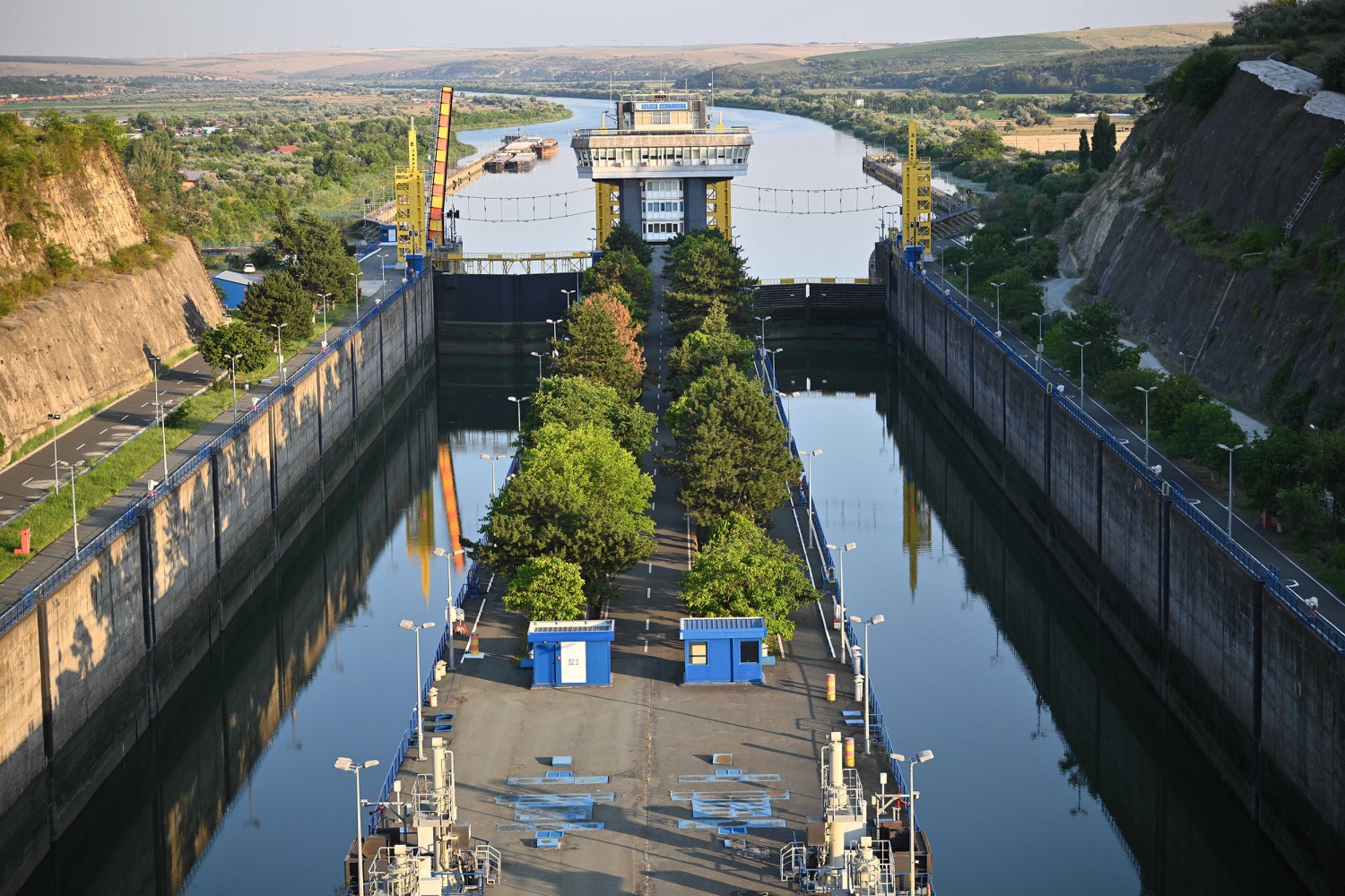 Romania begins shutdown of nuclear plant's 2nd reactor amid low