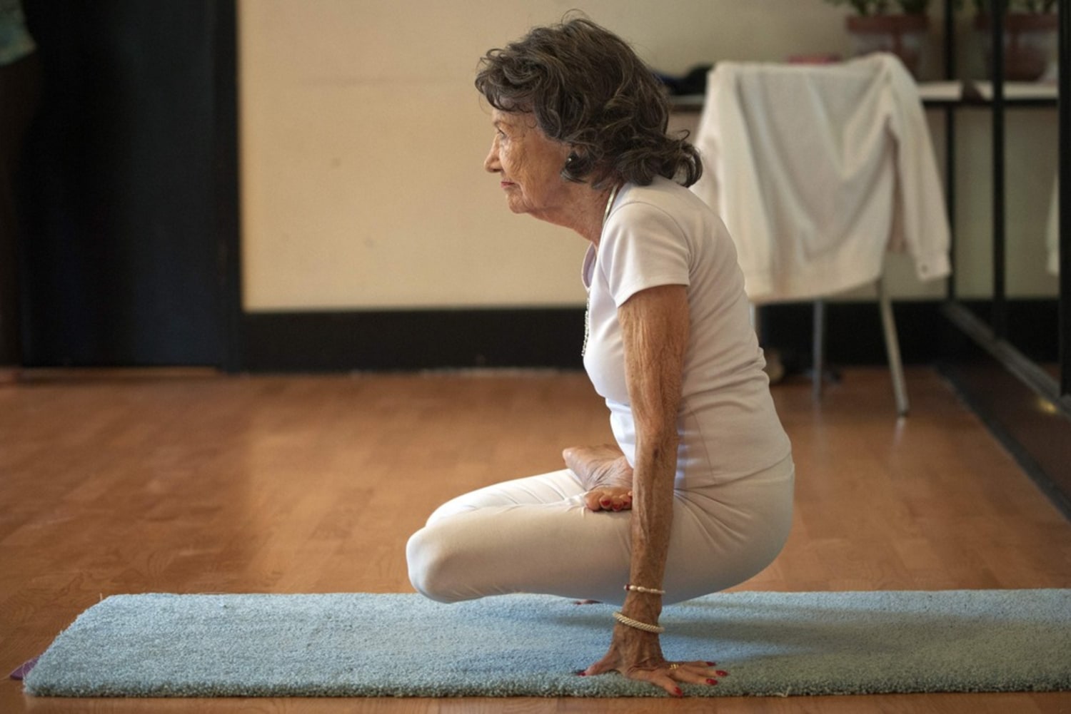 Old Ladies Yoga: Over 691 Royalty-Free Licensable Stock Illustrations &  Drawings | Shutterstock