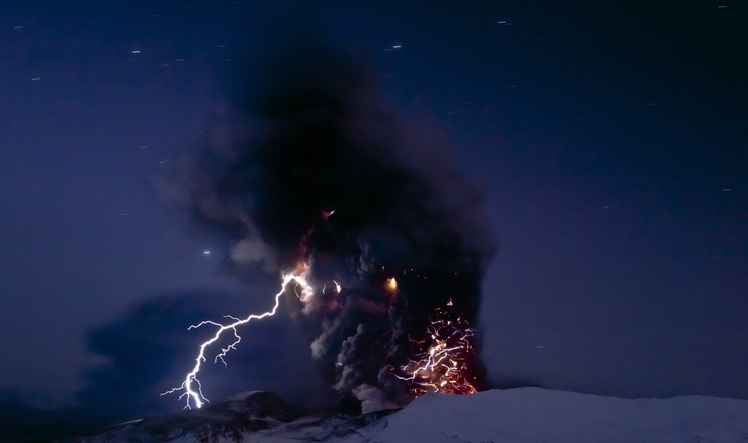 Scientists storm ahead and create volcanic lightning in lab