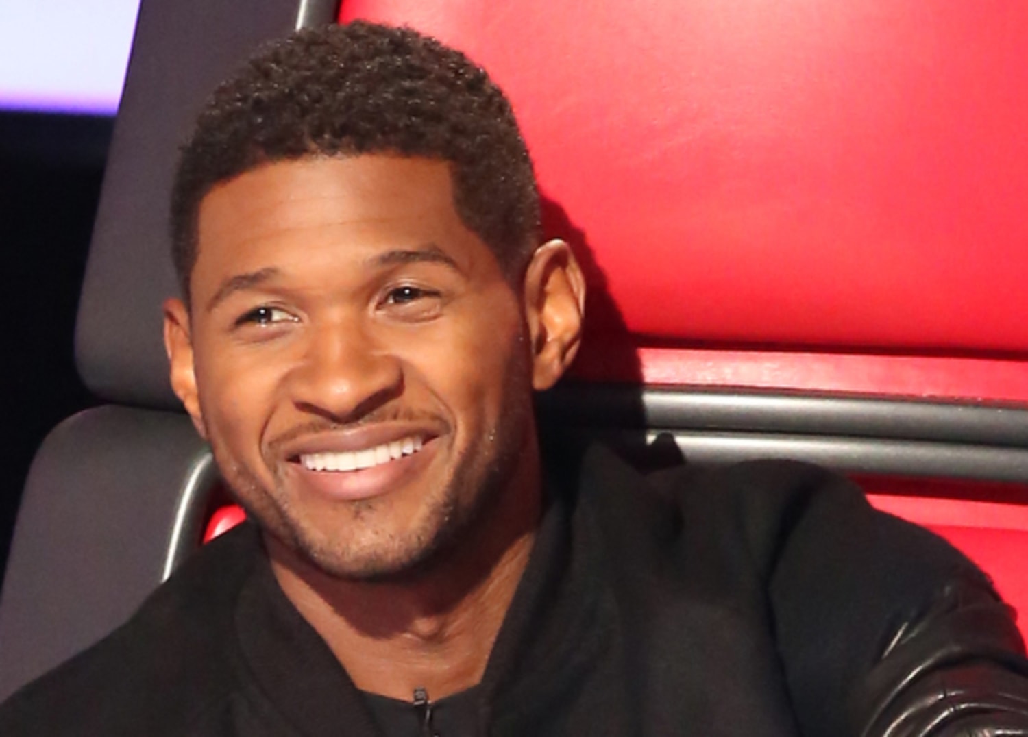 Usher gets a geography lesson on 'Voice' premiere