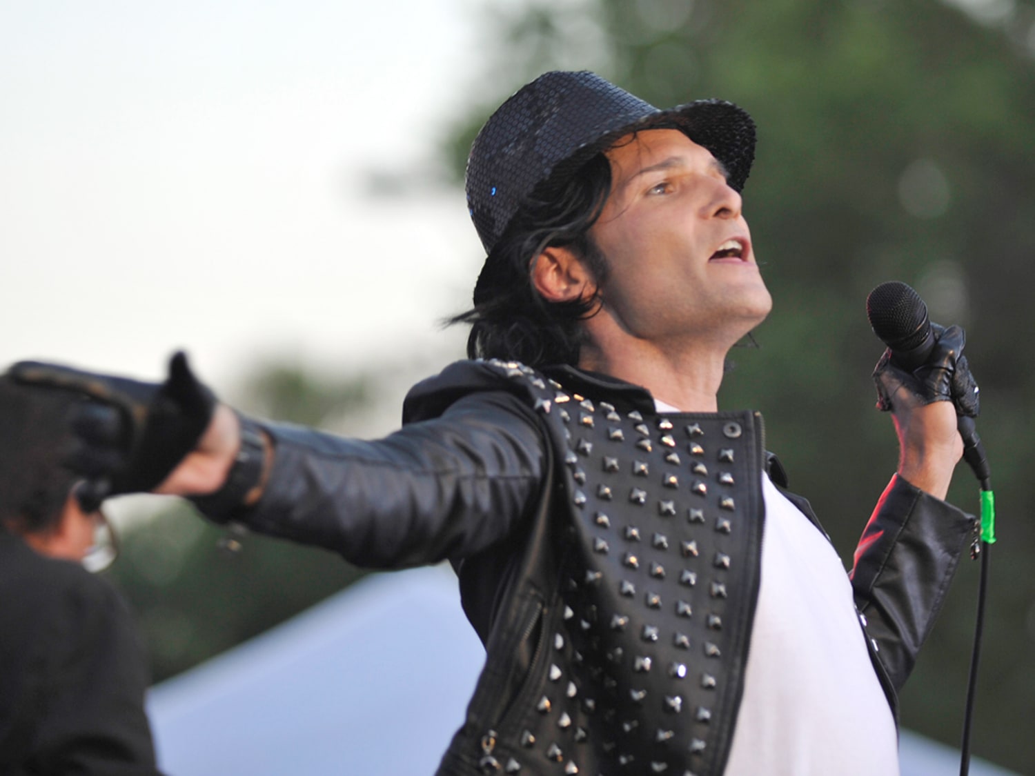 Corey Feldman does Michael Jackson picture