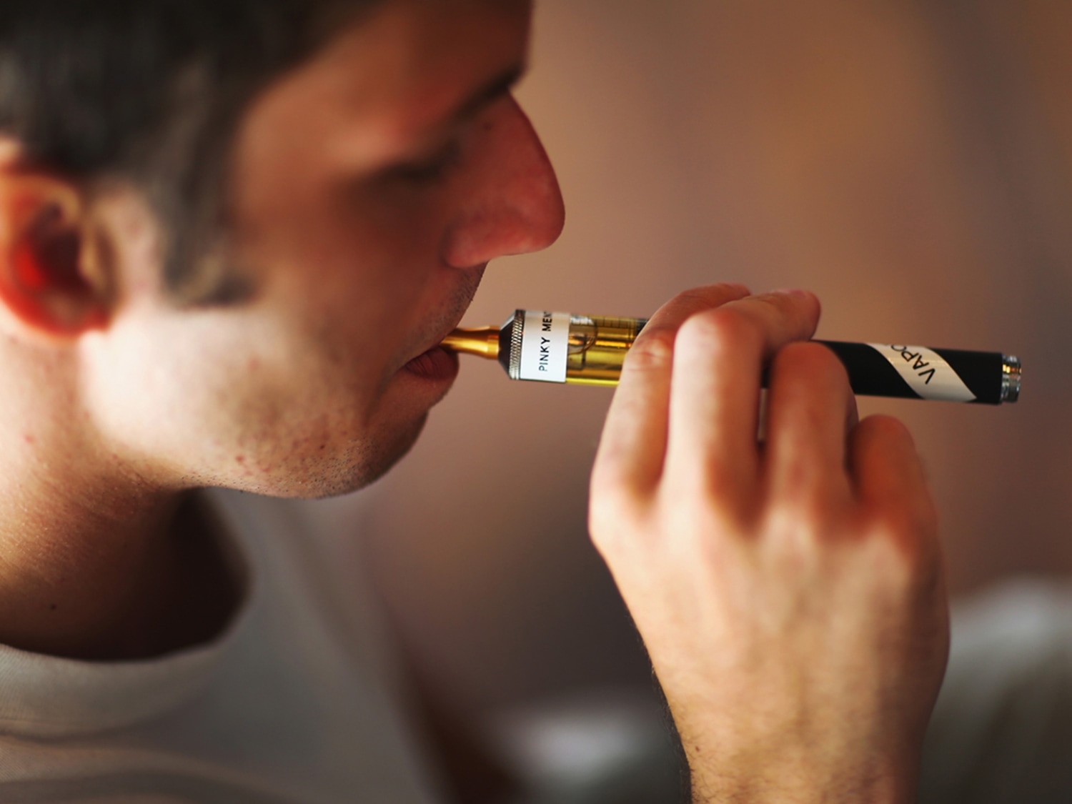 E cigs hookahs gain new hold with middle high school kids