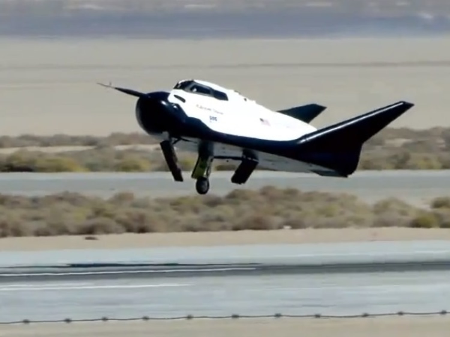 Dream Chaser mini-shuttle to be fixed after first free flight
