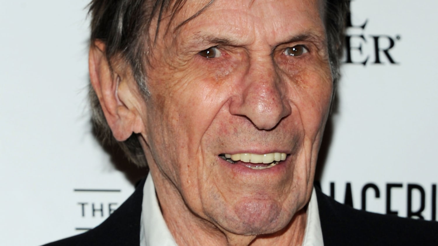 Leonard Nimoy urges smokers to 'quit now' as he battles lung disease