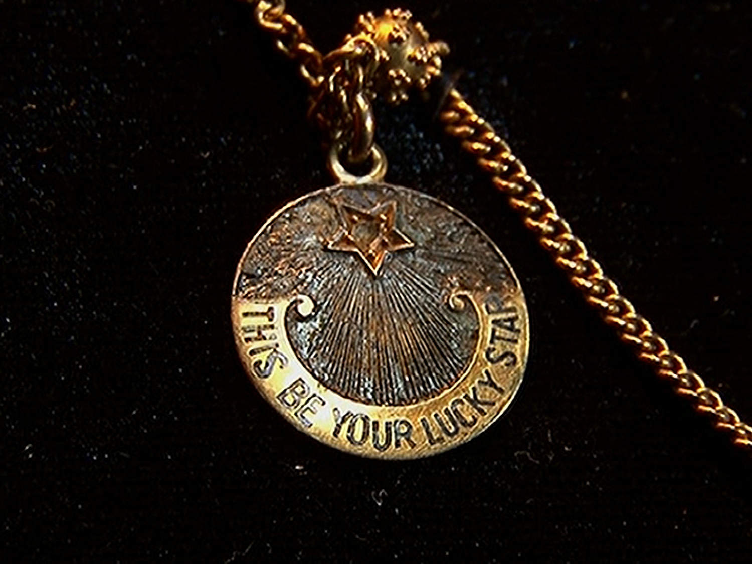 Jewelry from wreck of Titanic on display for first time