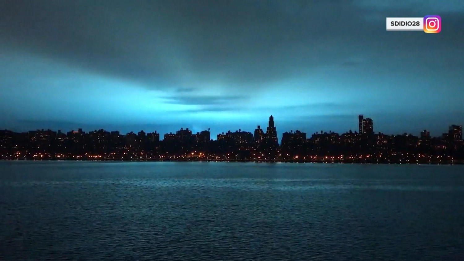 Blue light engulfs NYC sky as transformer blaze erupts in Queens