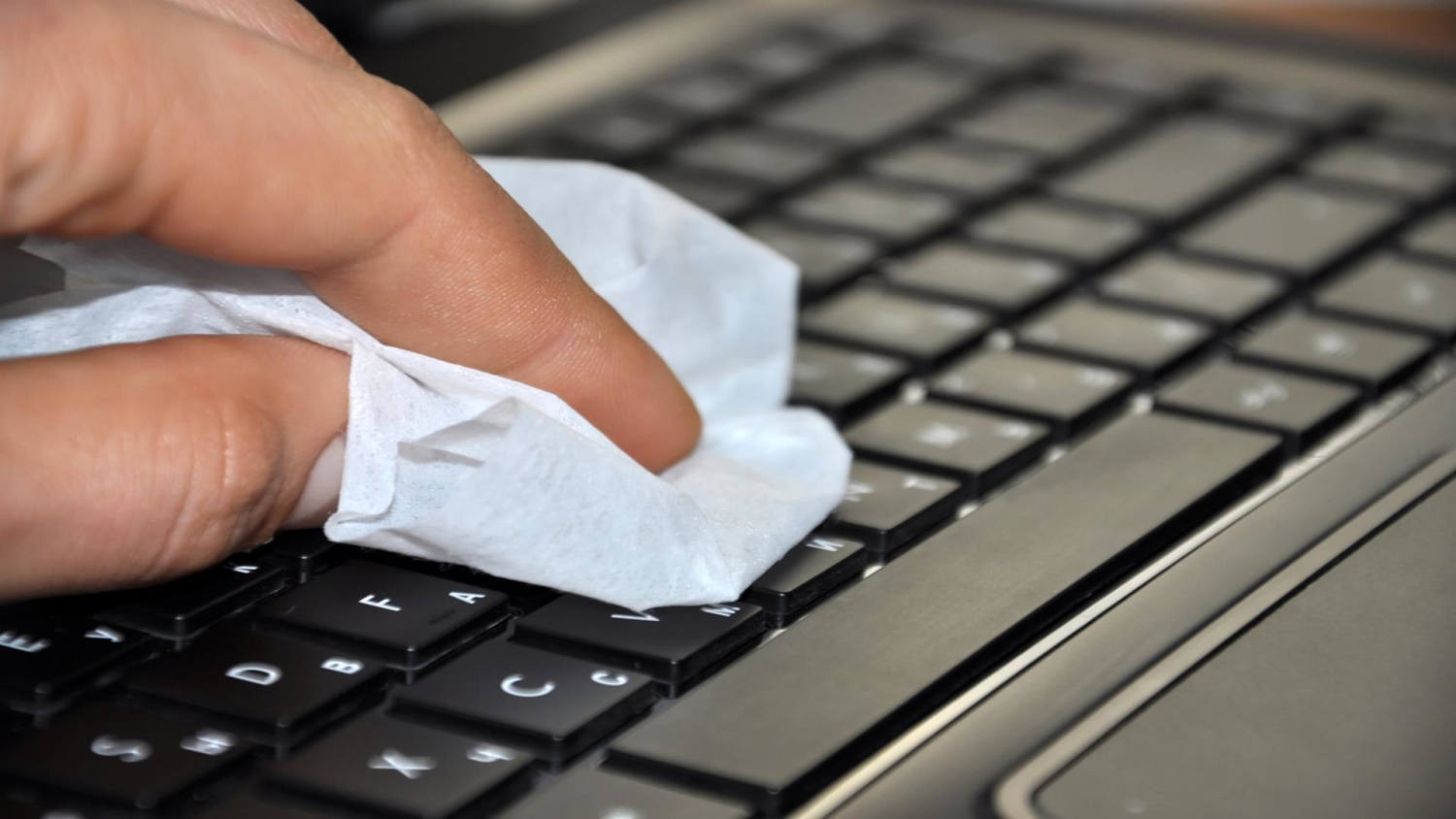 how to clean a macbook pro keyboard