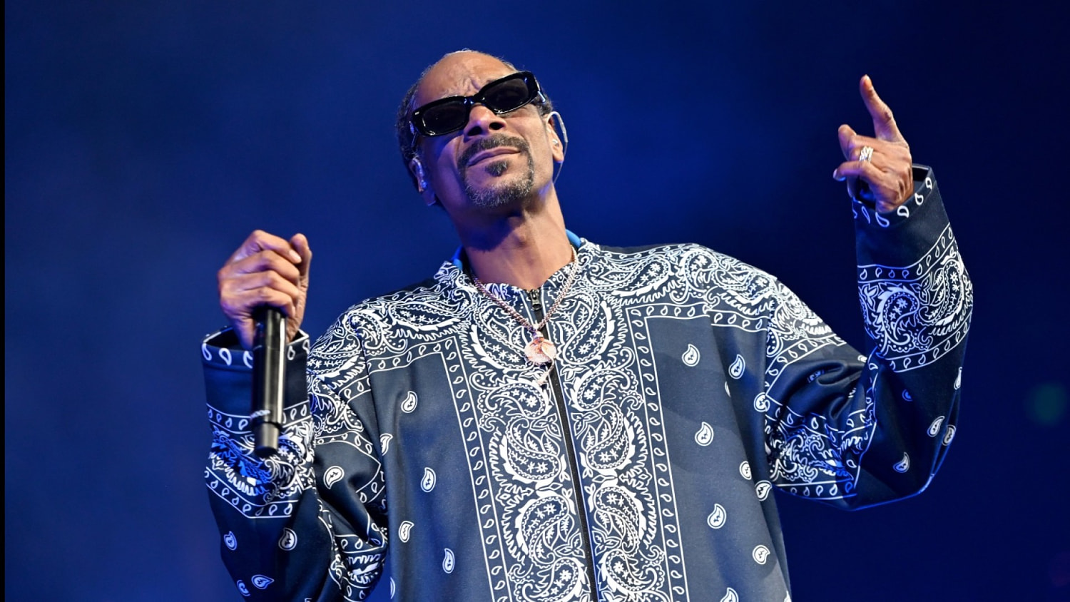 Snoop Dogg buys Death Row Records