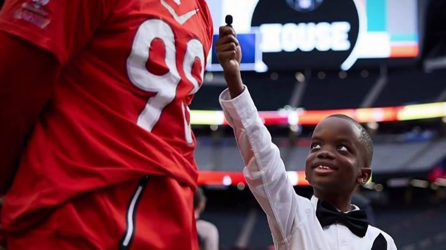 Kid Reporter Asks Hard Hitting Questions on Super Bowl Opening Night