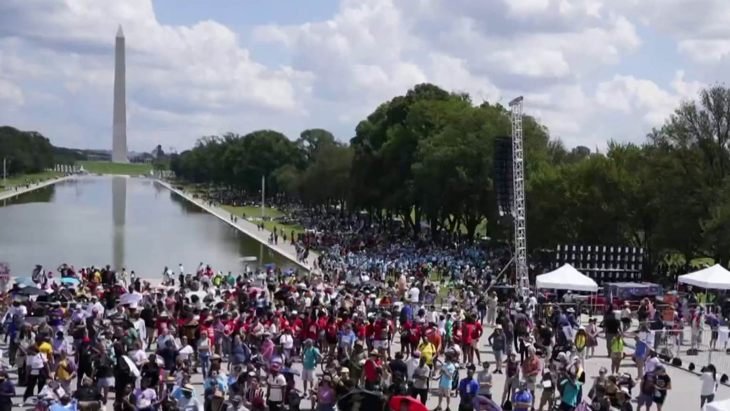Feature: Thousands gather in U.S. capital to mark 60th anniversary of March  on Washington-Xinhua