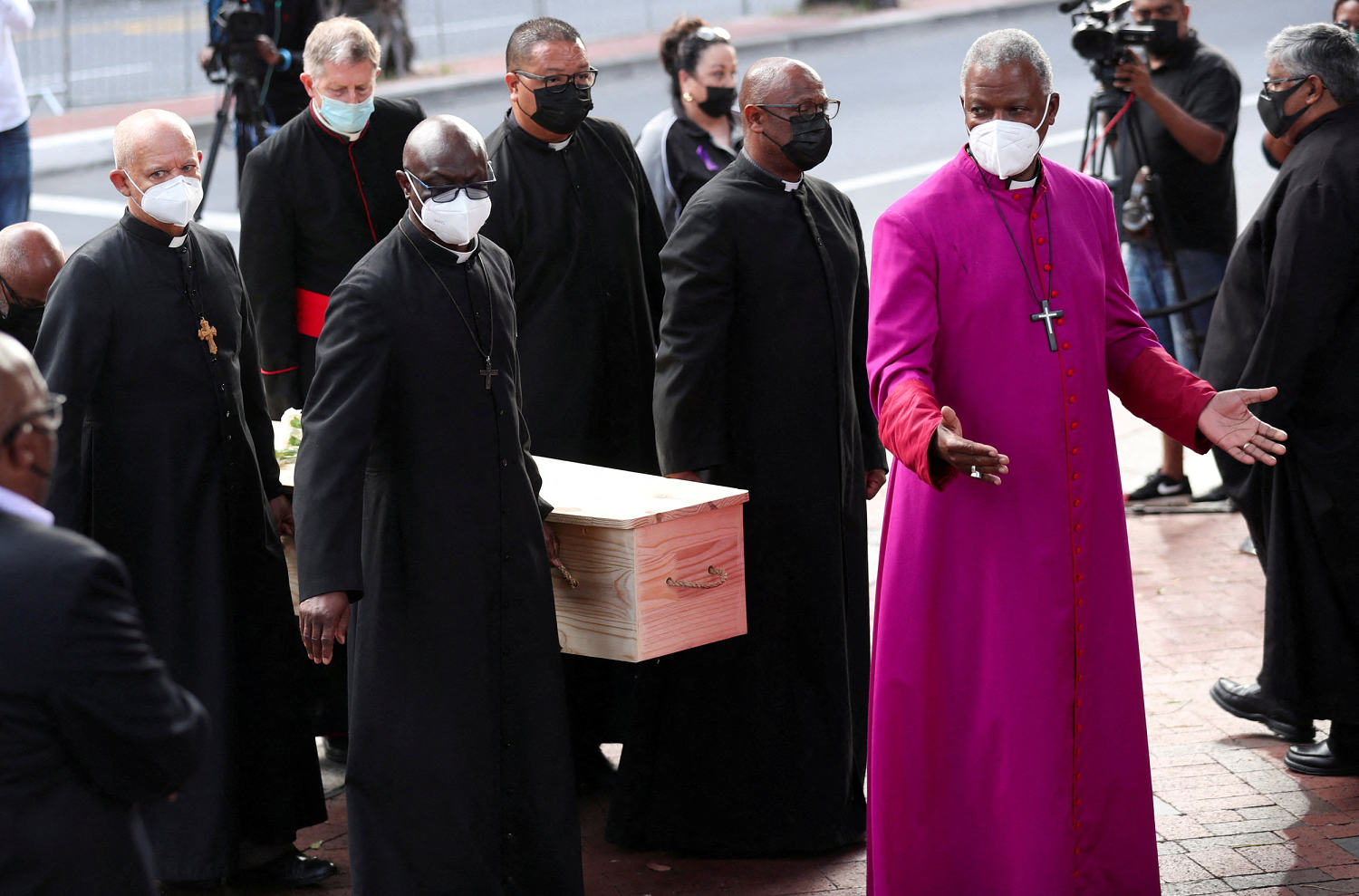211231-desmond-tutu-al-0641-161004.jpg