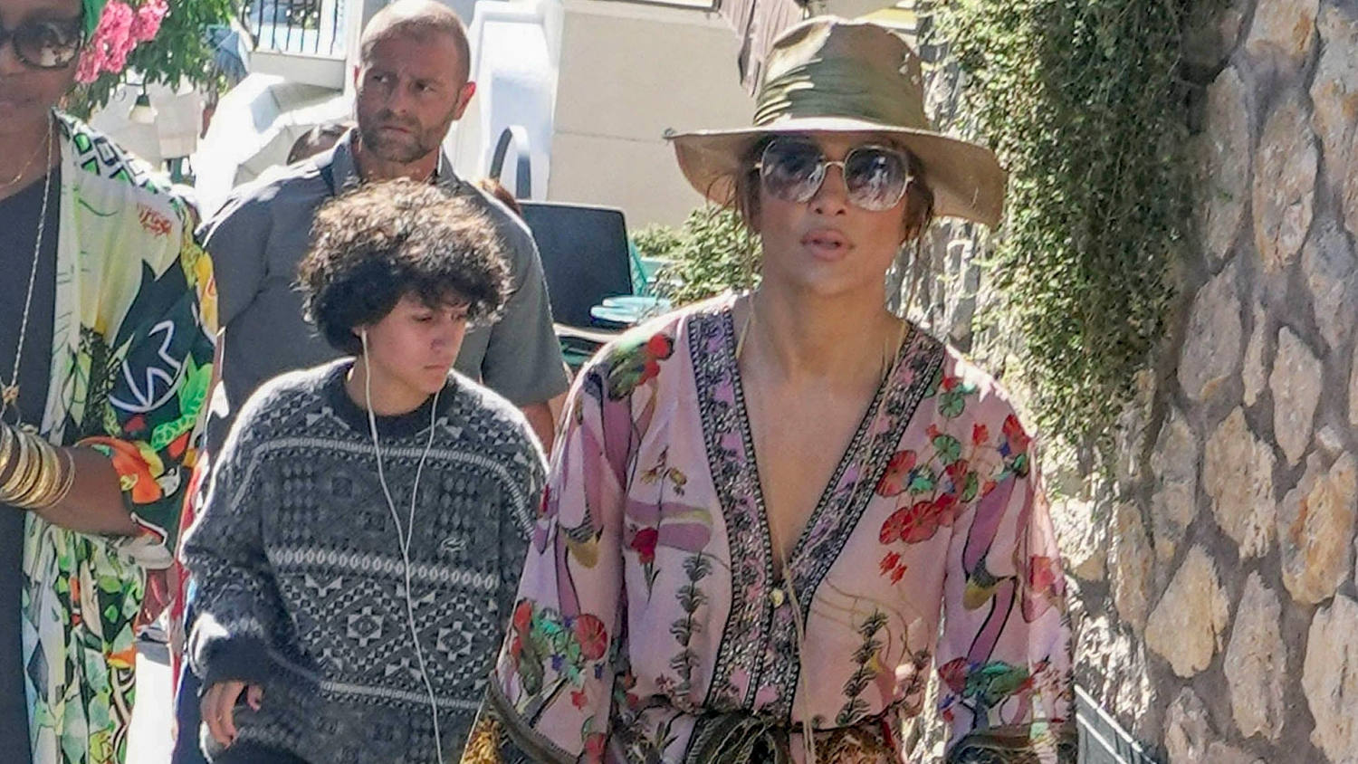 Intento 2: ¿Jennifer Lawrence o Mila Kunis? : r/VindictaRateCelebs, image size:1500x844