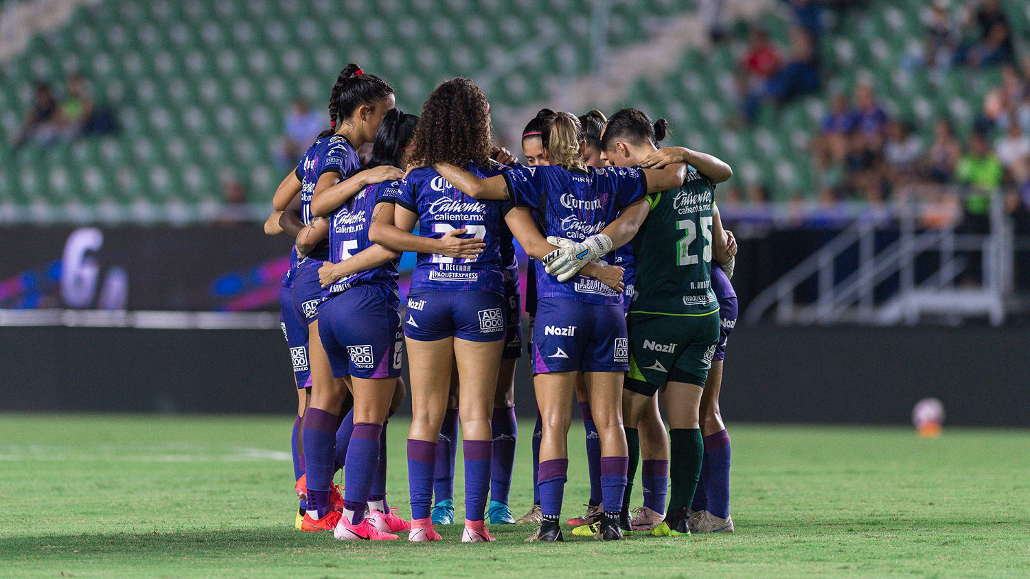 🌊⛰️From the Caribbean coast to the Andean highlands, Colombia's fried  favorites come with their own accent. Today, we set the table with the  flavors that bring the whole country together🤤. What's your, image size:1500x844