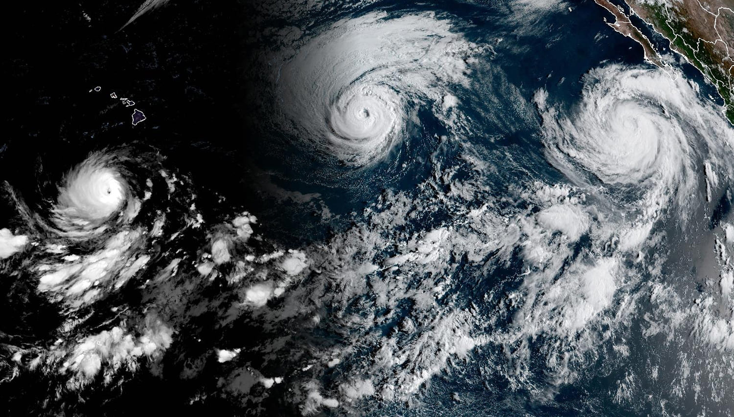 El Niño se hace sentir con tres huracanes simultáneos en el Pacífico