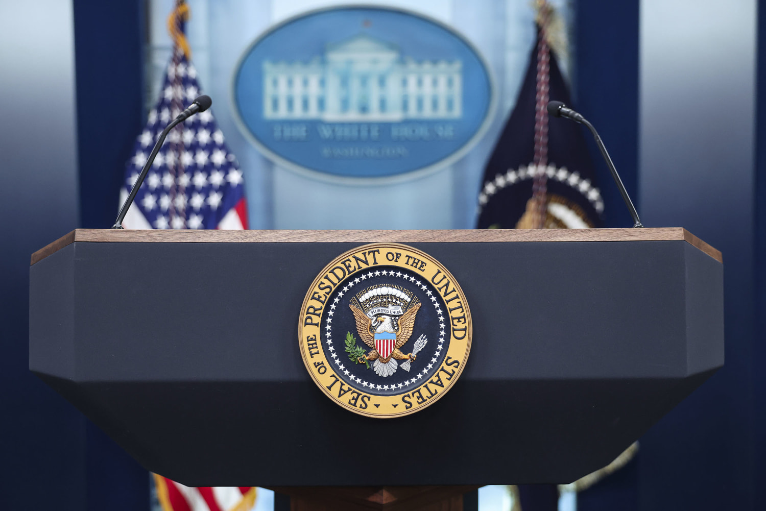 La Casa Blanca excluye de nuevo a CNN pese a orden de juez en disputa sobre la Primera Enmienda