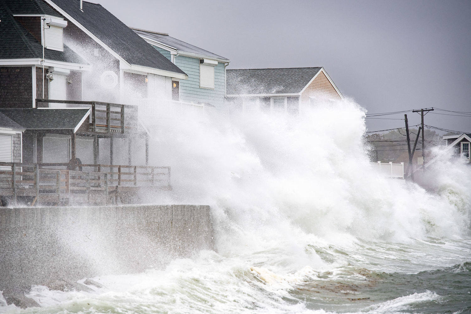Una persona muere en la potente tormenta que afecta partes de la Costa Este