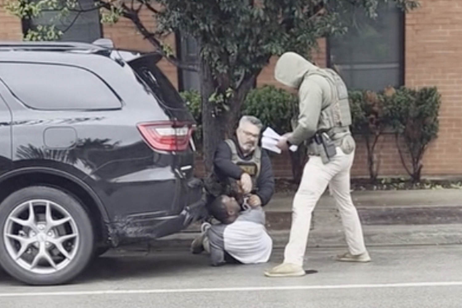Un ciudadano de EE.UU. resulta herido en Illinois después de que ICE lo confundiera con un fugitivo e intentara detenerlo
