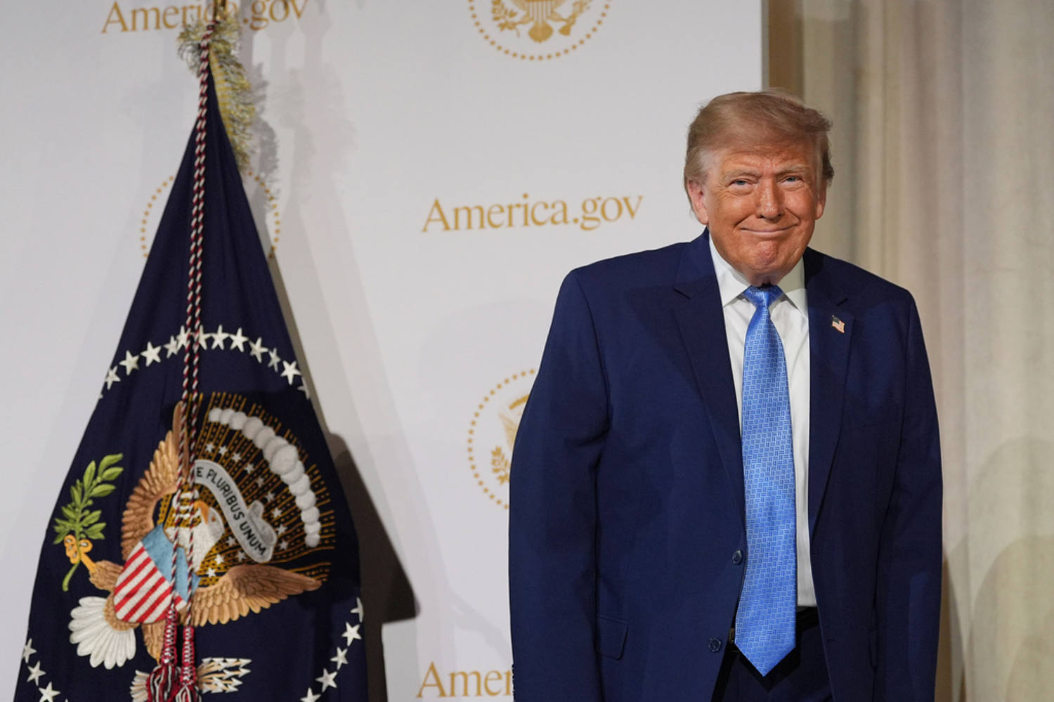 Trump asegura que las empresas tecnológicas firmaron un acuerdo para “autorregular” el desarrollo de la IA