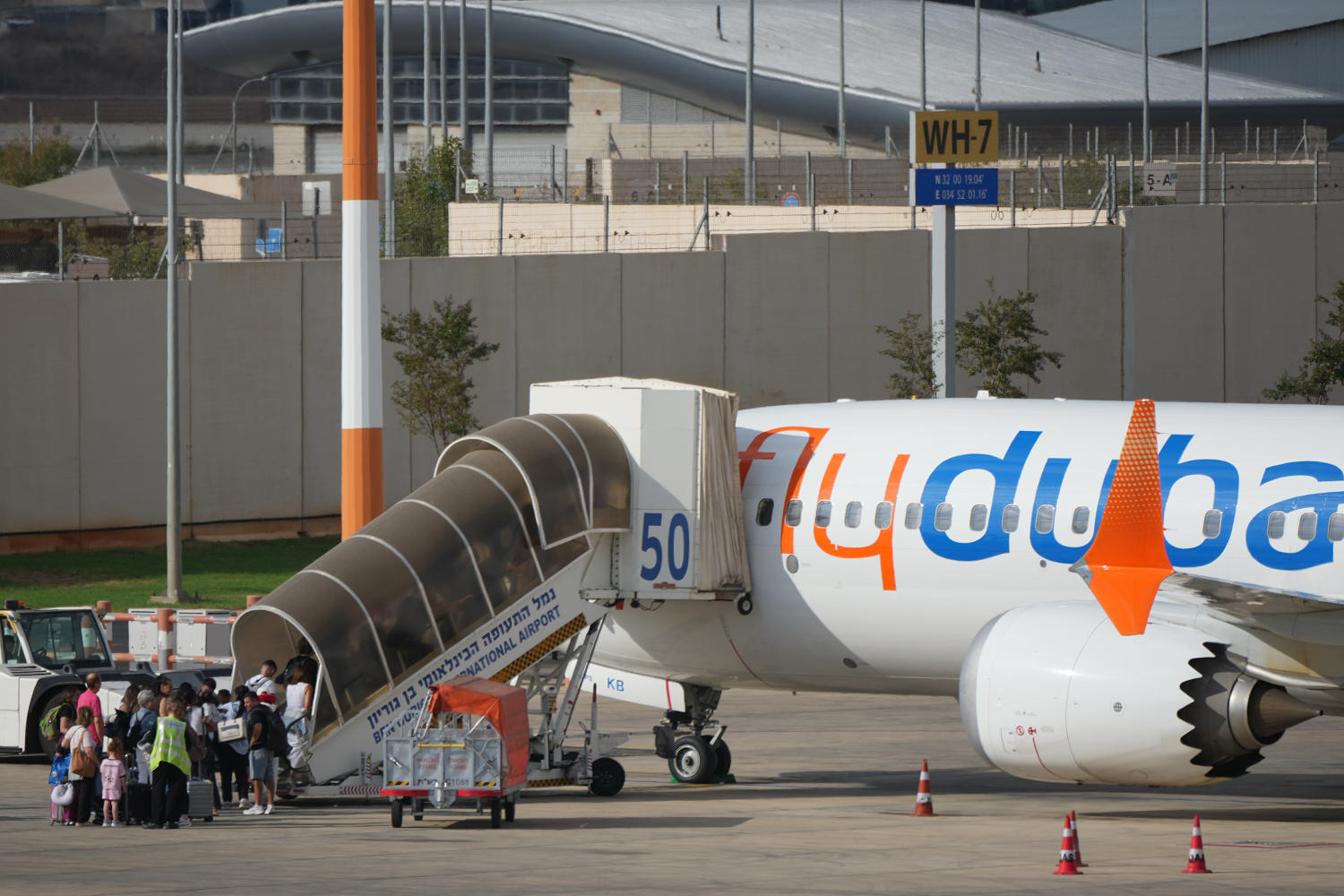 Una pelea, una alerta y un descenso rápido: esto es lo que sabemos sobre el vuelo de FlyDubai con destino a Israel
