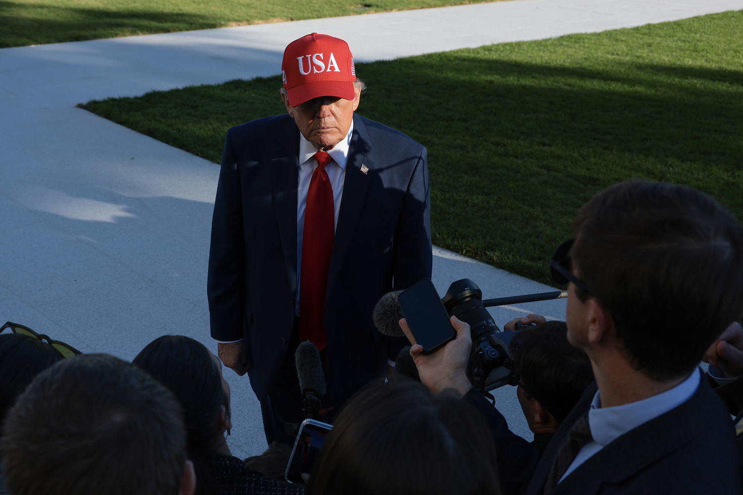 Trump afirma que planea hablar con Putin sobre un posible caso de peste neumónica en Rusia