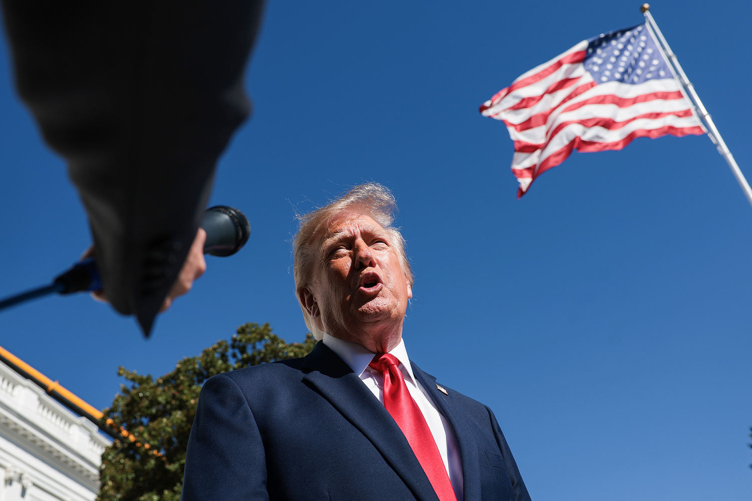 El Departamento de Justicia de Trump lanza investigación contra canales de televisión, incluido Fox