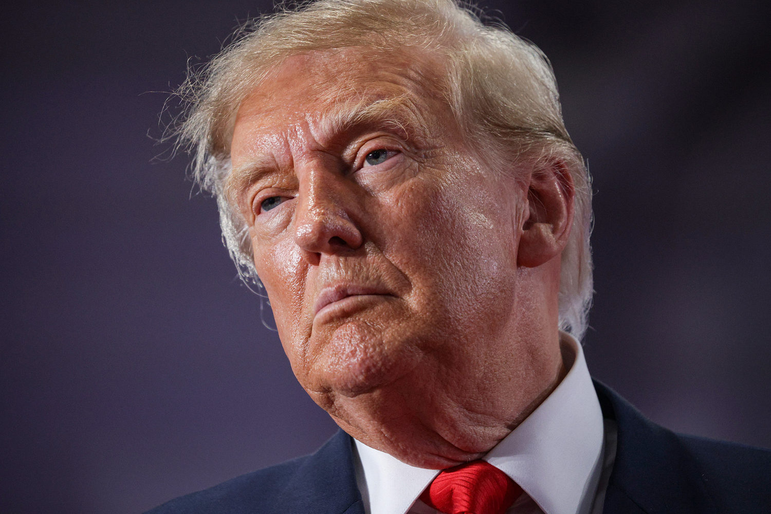Jueza ordena que se deje de transmitir publicidad a favor de Trump pagada con fondos públicos