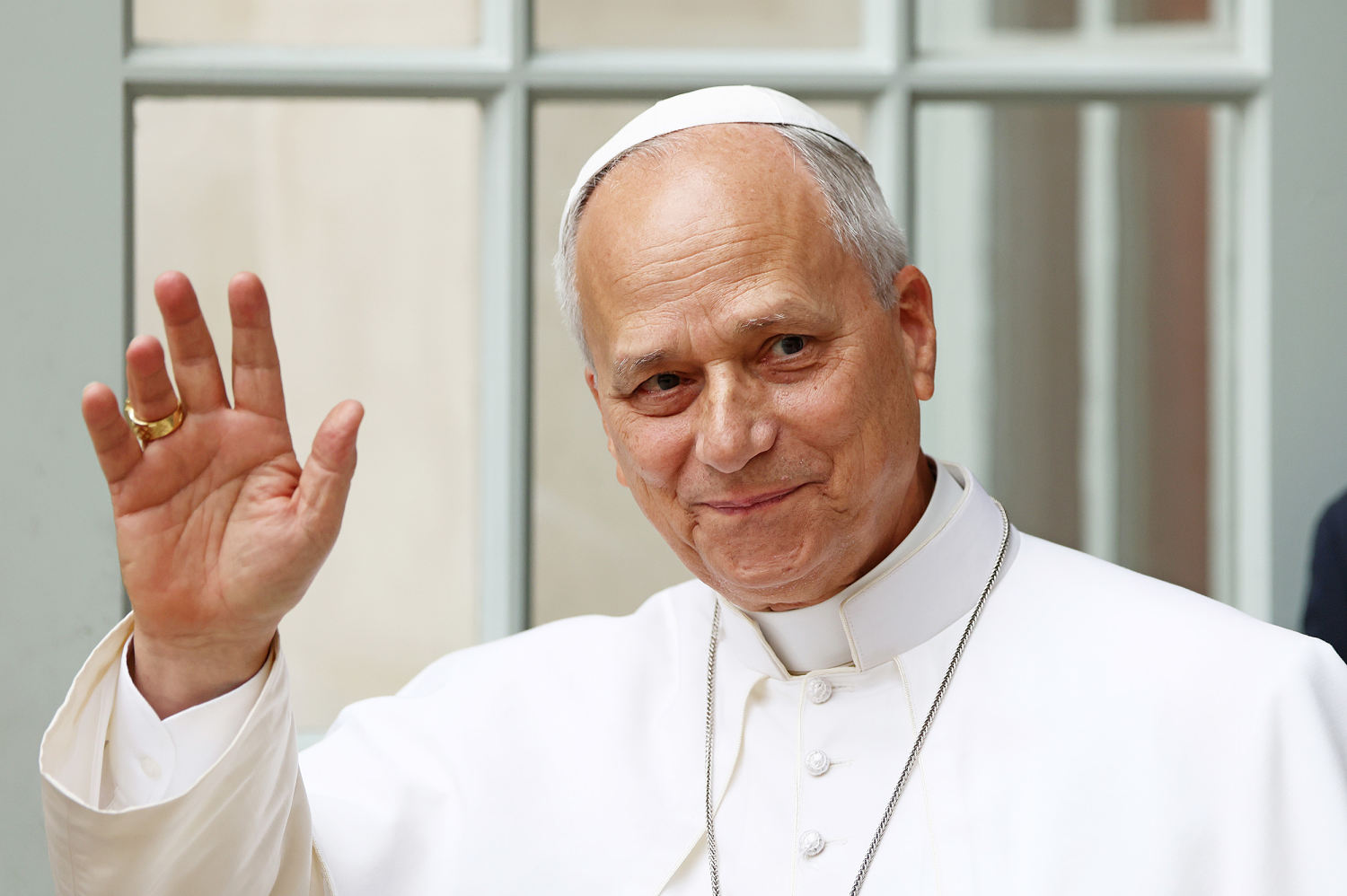 El papa retoma su trabajo desde el hospital tras la cirugía por cáncer de pulmón mientras evoluciona favorablemente