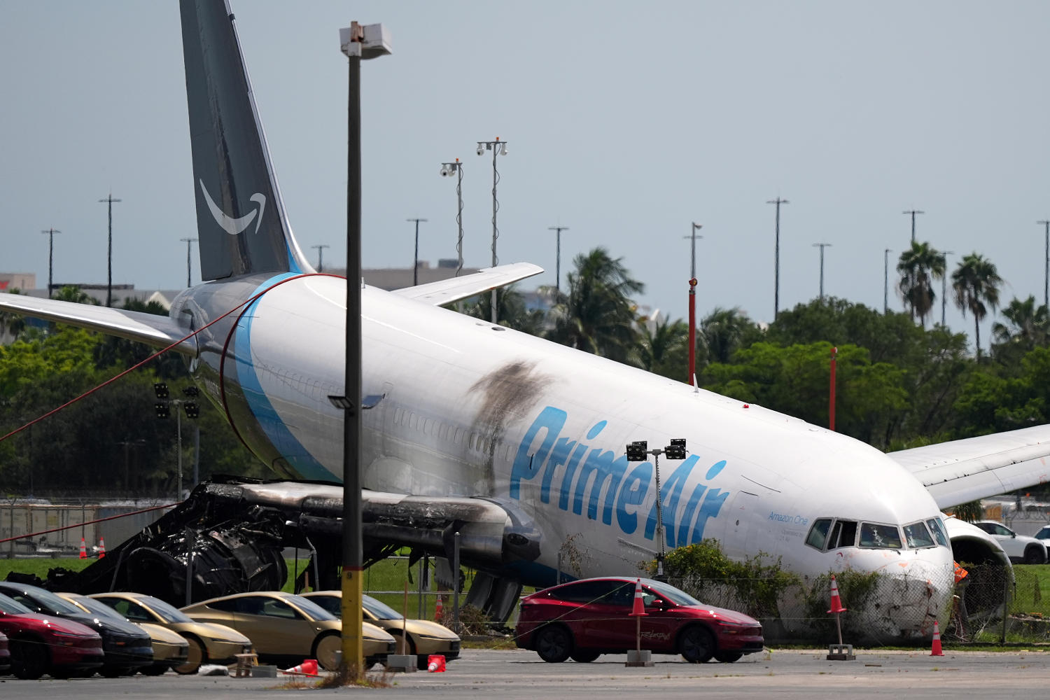 Informe de la NTSB indica que los pilotos del avión de Amazon que chocó en Miami no fueron advertidos sobre los fuertes vientos