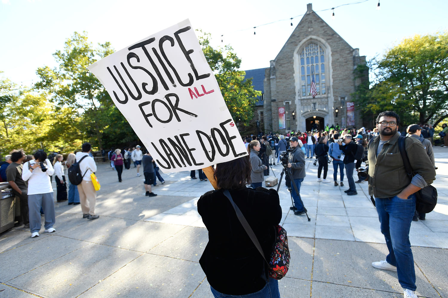 Lo que debe saber sobre la denuncia de agresión sexual que ha desatado una ola de protestas en la Universidad de Cornell