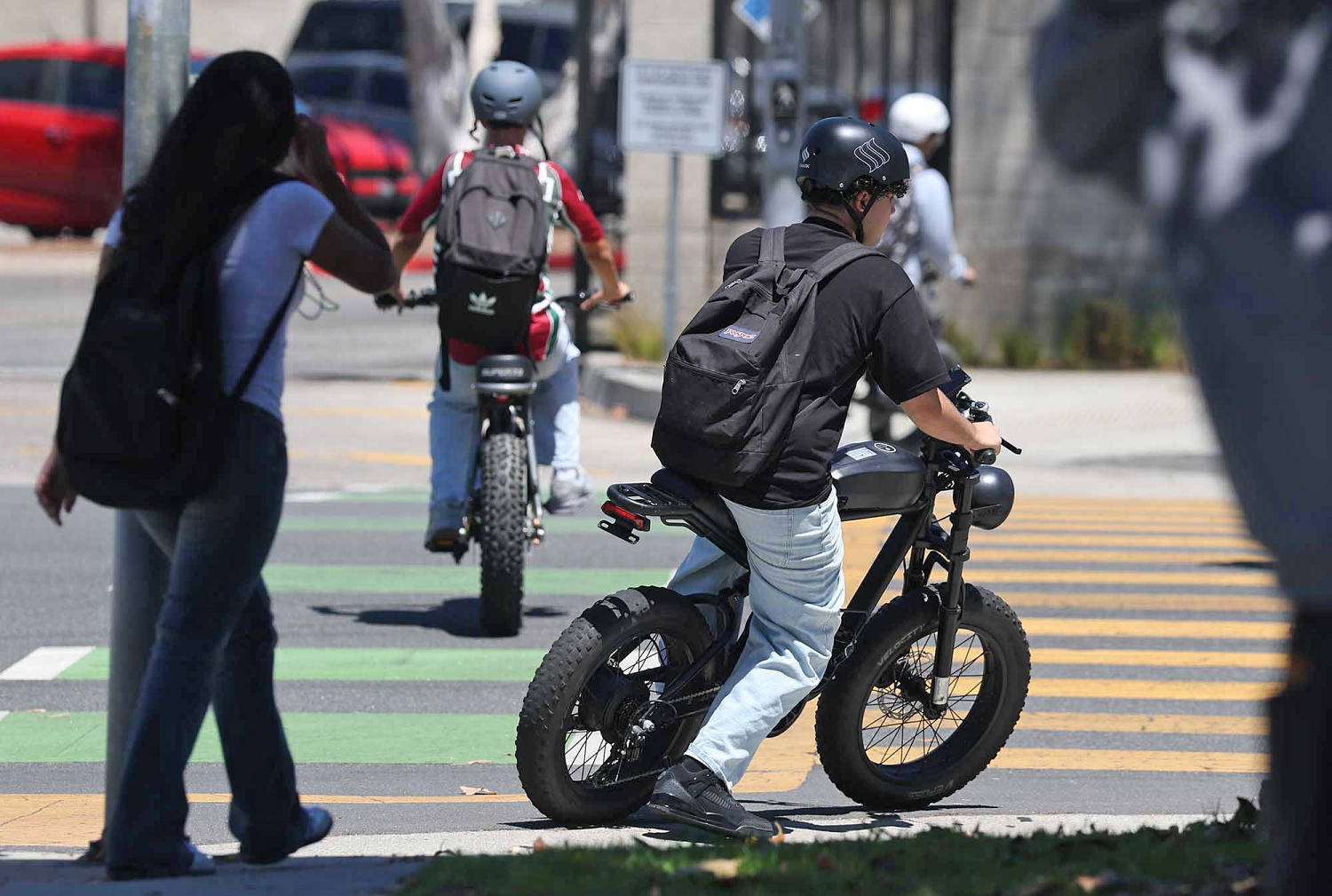 Tras el aumento de muertes y lesiones en EE.UU., esto es lo que debe tomar en cuenta al comprar una e-bike