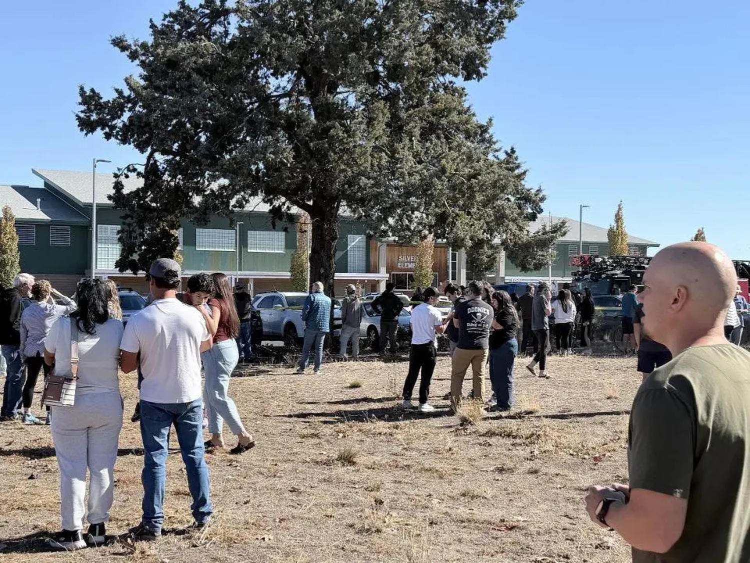 Tiroteo en una escuela primaria de Bend, Oregon, deja múltiples víctimas, incluidos niños. El sospechoso está muerto