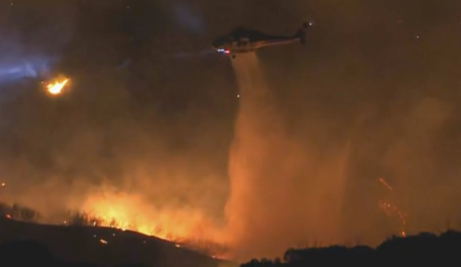 El incendio forestal Bryson en Malibú se extiende a más de 100 acres y provoca órdenes de evacuación y alertas