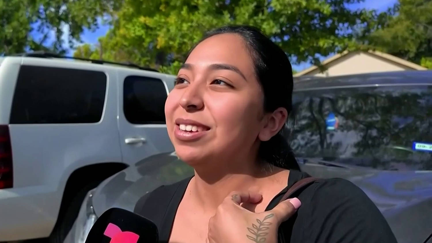 "Es importante si queremos tener una voz": electores latinos acuden al inicio del voto anticipado