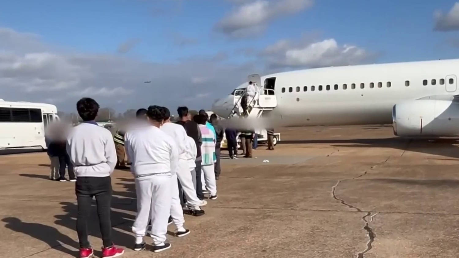 La Corte Suprema permite al Gobierno de Trump reanudar las deportaciones a terceros países