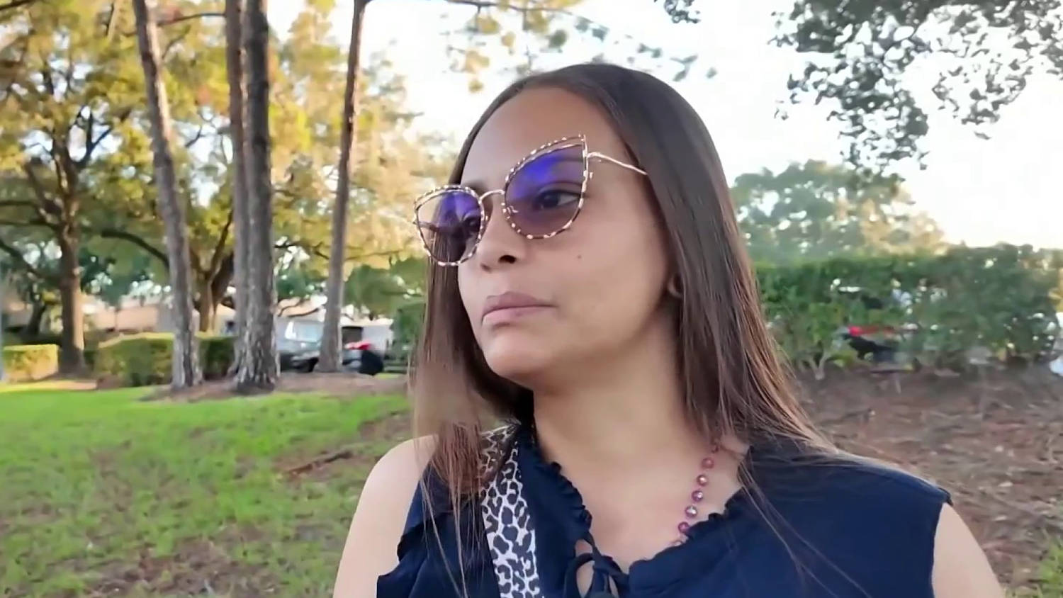 Una hispana relata su pesadilla en centros de detención de ICE tras ser arrestada con su esposa
