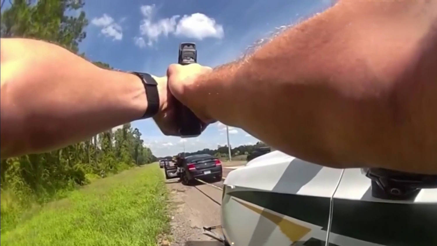 En Florida los policías engancharon el auto de un sospechoso para detenerlo
