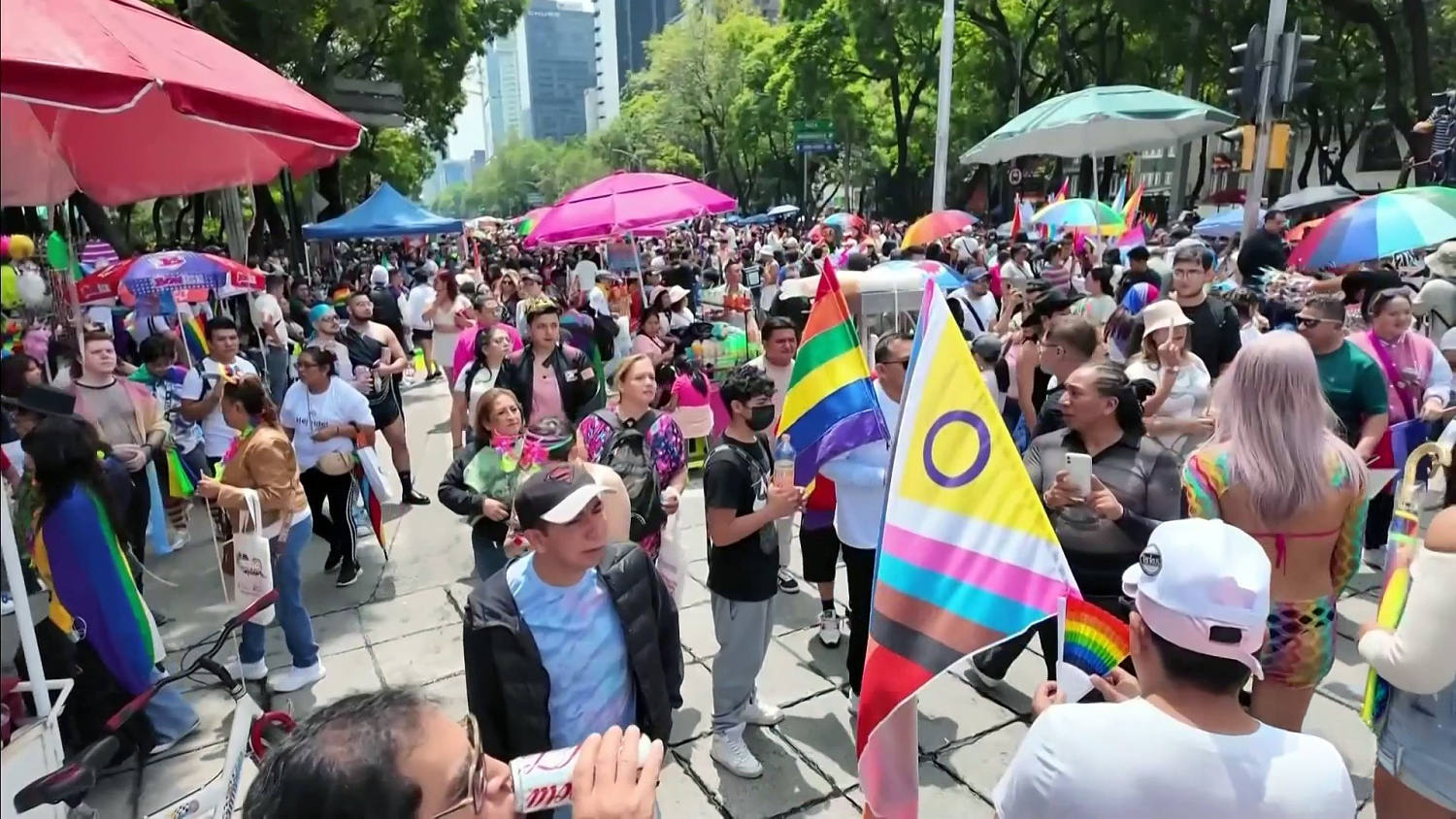 Promueven aceptación de gente LGBTQ+ en el Día Nacional para Salir del Clóset
