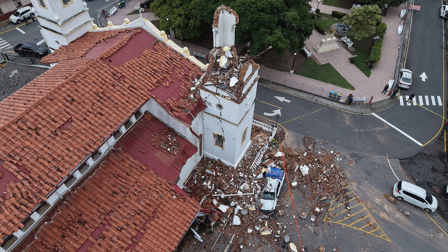 Los damnificados por el terremoto en Panamá duermen en refugios por temor a las réplicas
