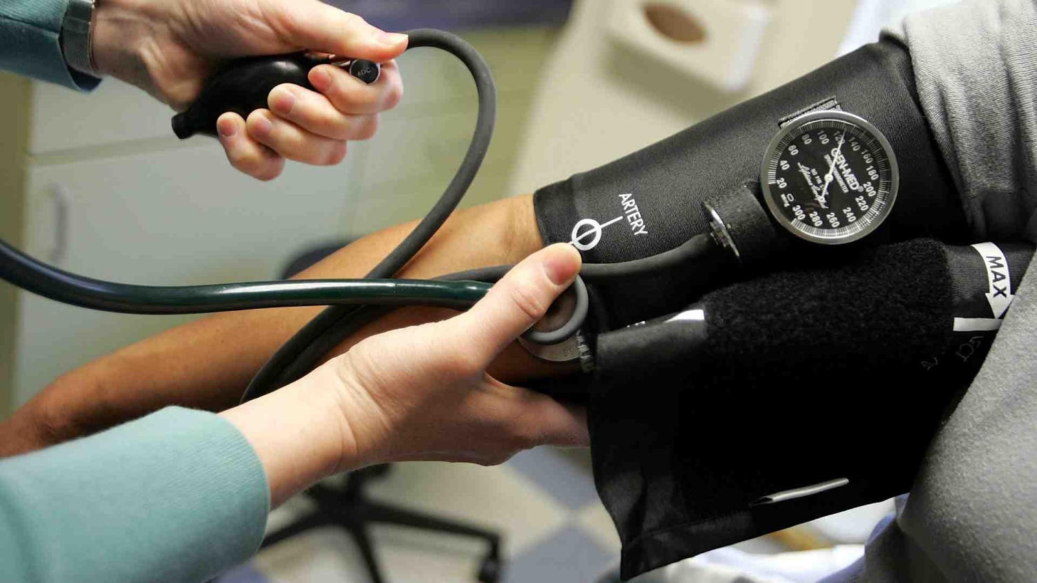 Estos grupos de inmigrantes perderán Medicaid desde el primero de octubre: qué implica el cambio