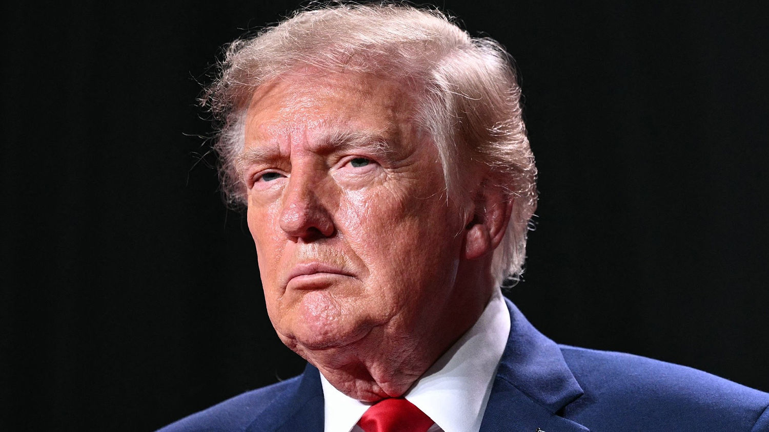 Una jueza federal ordena a Trump retirar anuncios televisivos financiados con fondos públicos