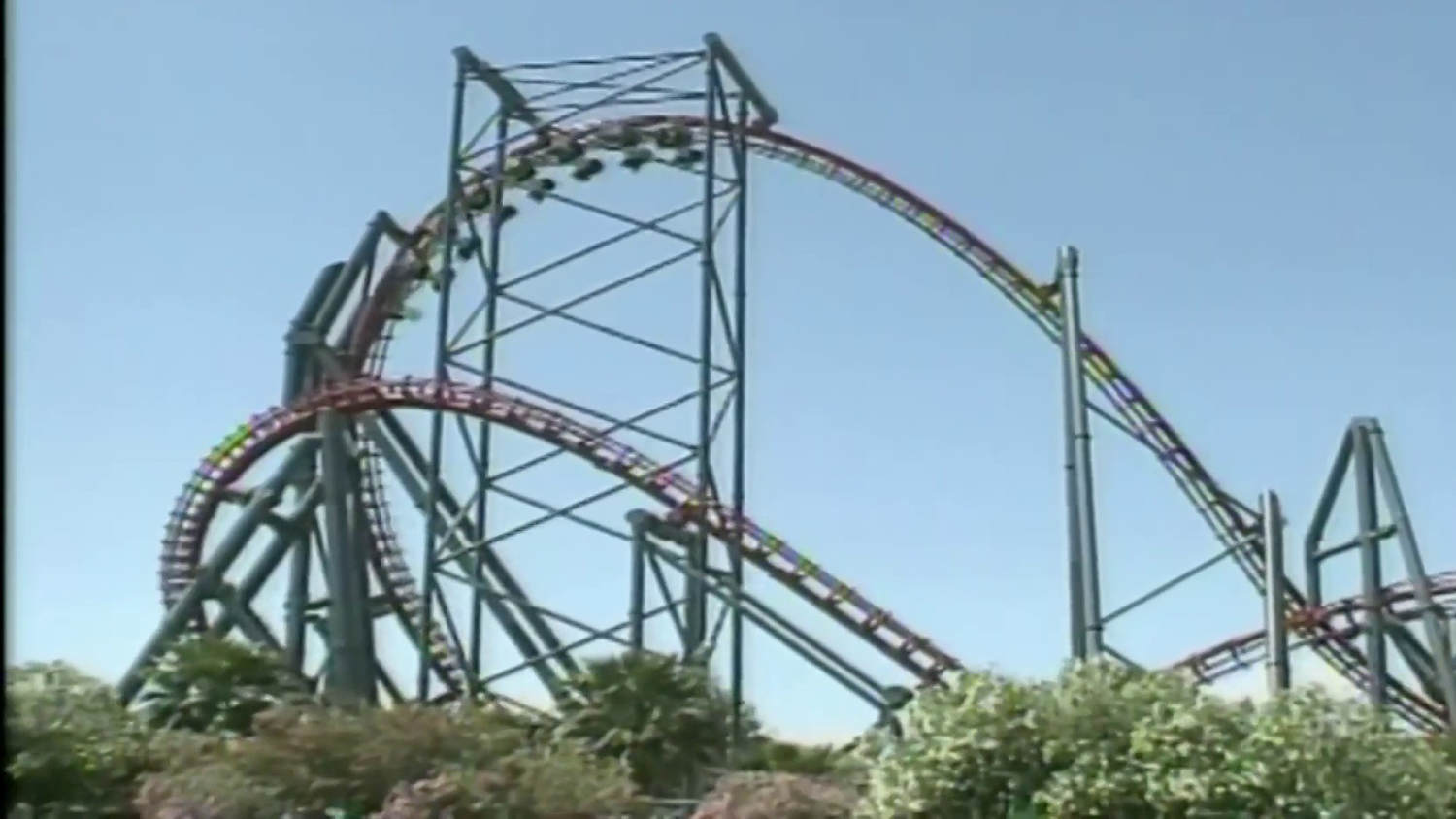Six Flags cierra permanentemente la montaña rusa X2 en California tras demandas por lesiones