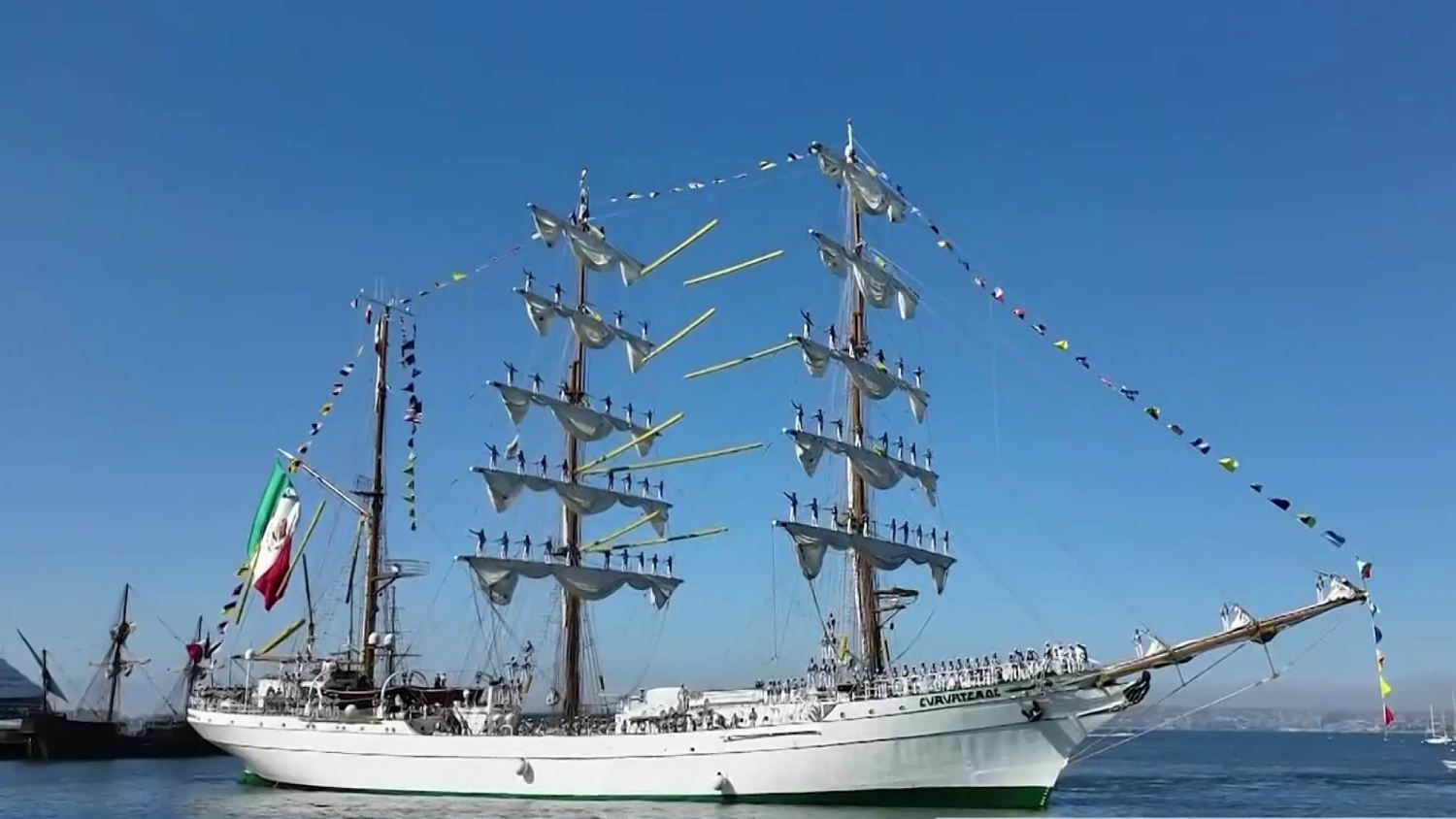 El Buque Escuela Cuauhtémoc reaparece en San Diego tras el accidente en Nueva York