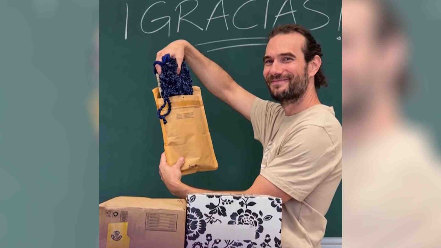 Un profesor enseña a tejer para alejar a sus alumnos de las pantallas y fomentar el compañerismo